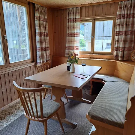 Familienfreundliches Bregenzerwaelderhaus *