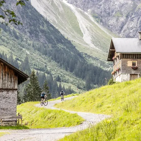 Familienfreundliches Bregenzerwaelderhaus *